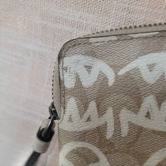 Coach Rexy By Guang Yu Corner Zip Wristlet - Picture 8 of 11
